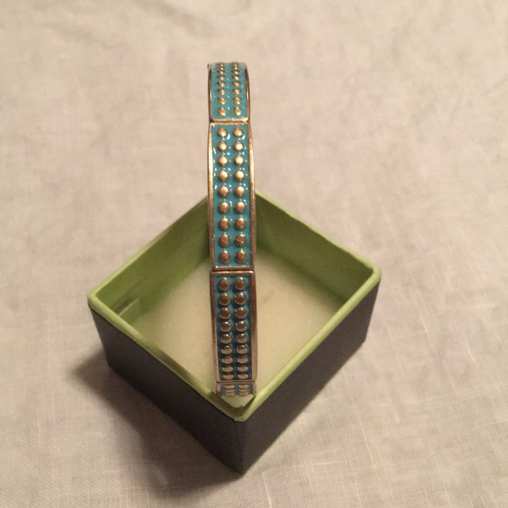 Lia Sophia light blue stretch bracelet